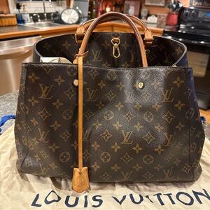 Louis Vuitton LV Monogram Authentic
Montaigne GM Hand Bag TR4194